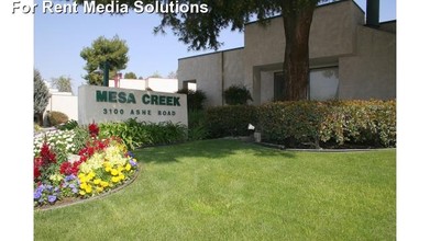 Mesa Creek Apartments in Bakersfield, CA - Building Photo - Building Photo