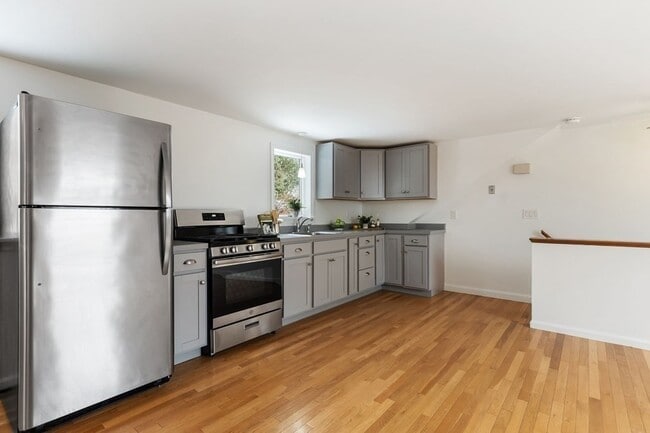 47 Lake St in Middleton, MA - Building Photo - Building Photo