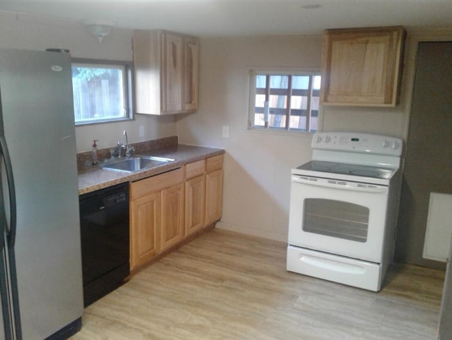 8616 Arlon St in Anchorage, AK - Building Photo - Building Photo
