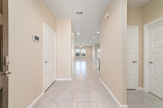 5615 Cedar Cres Ct in Richmond, TX - Foto de edificio - Building Photo