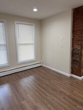 404 Merrimack St, Unit 2 Bedroom in Manchester, NH - Building Photo - Building Photo
