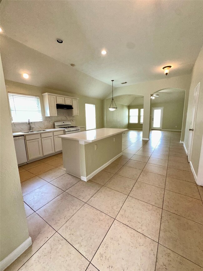19119 Field Cottage Ln