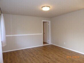 15011 SE 45th St in Bellevue, WA - Building Photo - Building Photo