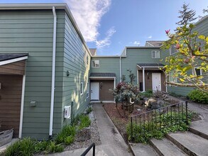 8430 26th Ave SW in Seattle, WA - Building Photo - Building Photo
