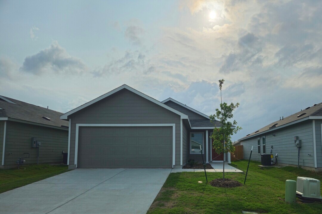 810 Pawpaw Dr in Princeton, TX - Foto de edificio
