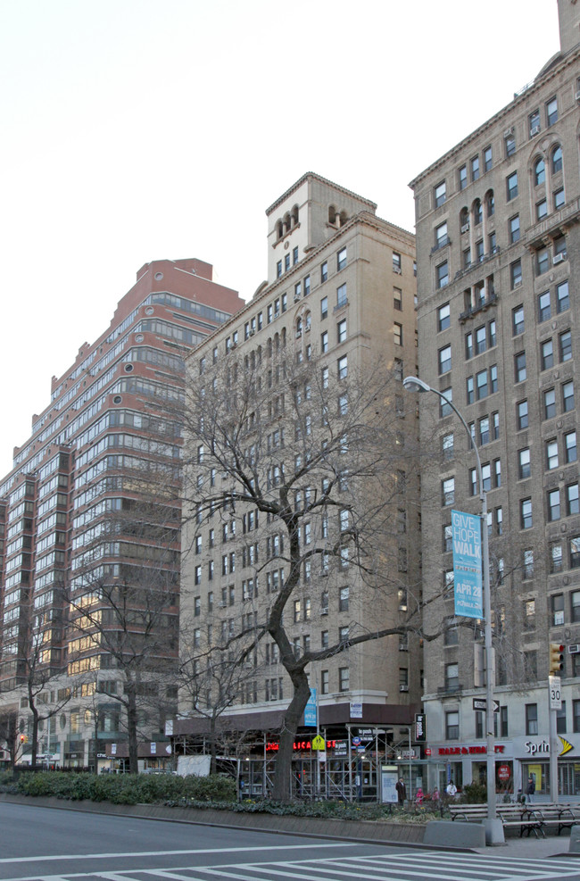 Manhill Apartments in New York, NY - Foto de edificio - Building Photo