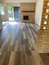 209 Loesch Dr in Elgin, TX - Building Photo - Building Photo