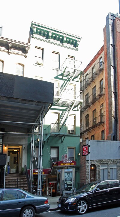 159 E 55th St in New York, NY - Building Photo