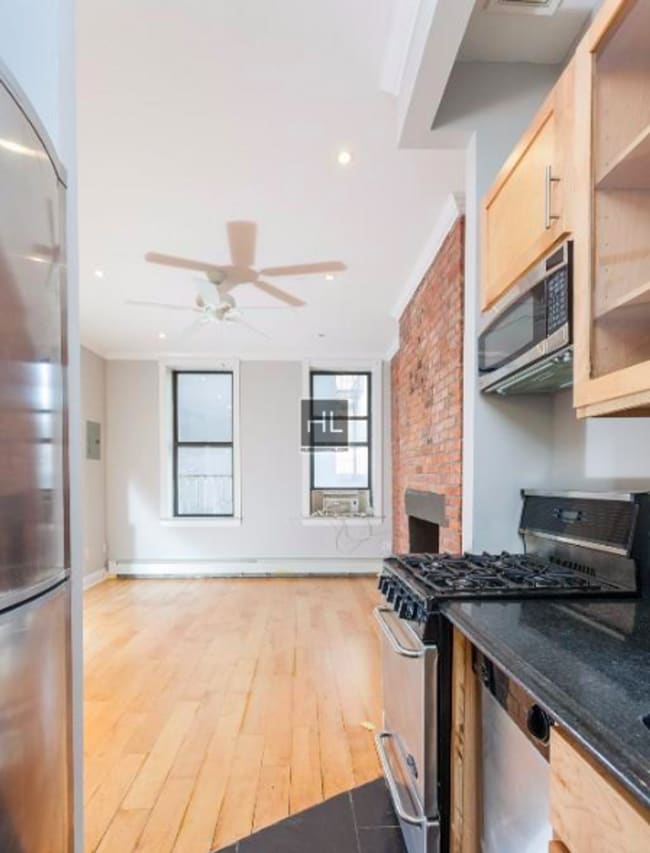 AVENUE B, Unit 1/2FN in New York, NY - Building Photo - Building Photo