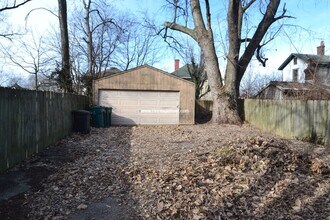 8465 Anthony Wayne Ave in Cincinnati, OH - Building Photo - Building Photo