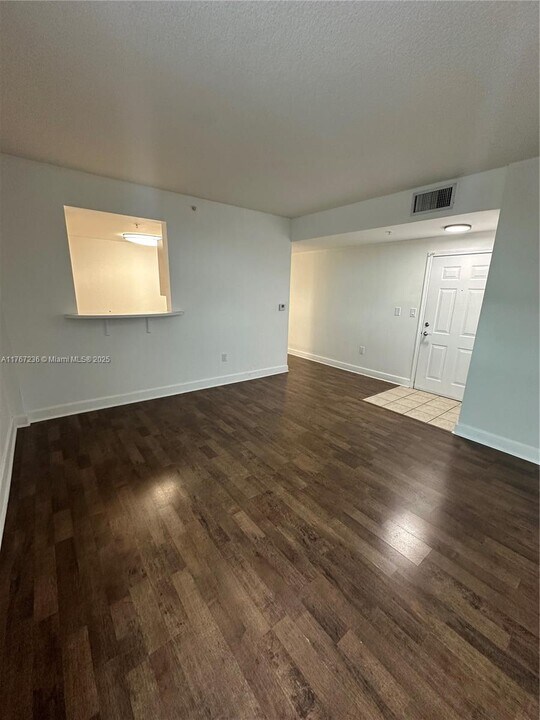 50 Menores Ave, Unit 801 in Coral Gables, FL - Foto de edificio