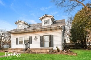 7702 E 46th St in Indianapolis, IN - Building Photo