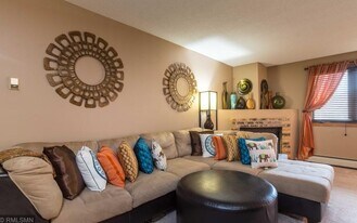 4300 Trenton Ln N, Unit 108 in Plymouth, MN - Building Photo