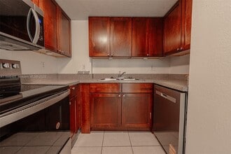 2536 NW 24th St in Miami, FL - Building Photo - Building Photo