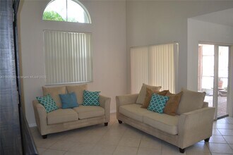 1537 E Lake Ct in Hollywood, FL - Building Photo - Building Photo