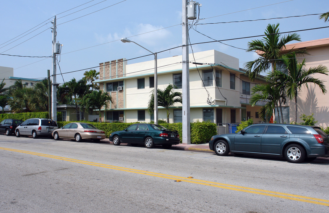 8320 Byron Ave in Miami Beach, FL - Building Photo