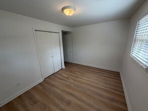 8956 Griggs Ave in Circle Pines, MN - Foto de edificio - Building Photo