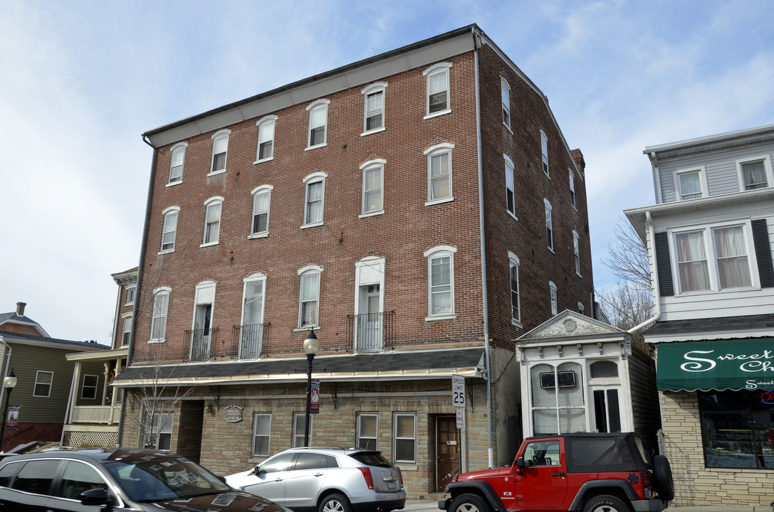 347-349 Main St in Royersford, PA - Building Photo