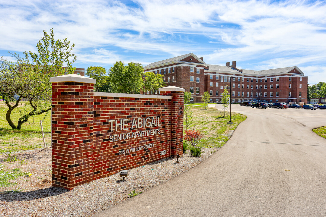 Abigail Senior in Lansing, MI - Building Photo