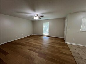 130 Oyster Creek Dr in Lake Jackson, TX - Building Photo - Building Photo