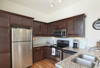 Chatham Lofts in Chatham, VA - Foto de edificio - Building Photo