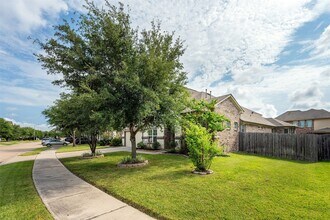 5214 Lotus Canyon Ct in Richmond, TX - Foto de edificio - Building Photo