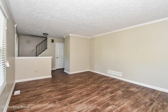 4907 Lunenburg Dr in Louisville, KY - Building Photo - Building Photo