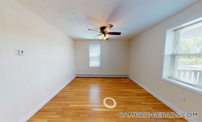 1056 Cambridge St in Cambridge, MA - Foto de edificio - Building Photo