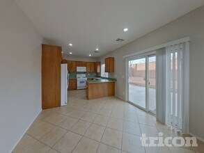 10119 Deep Glen St in Las Vegas, NV - Building Photo - Building Photo