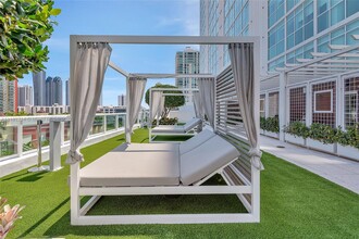 400 Sunny Isles Blvd, Unit 708 in Sunny Isles Beach, FL - Foto de edificio - Building Photo