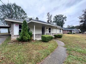 761 Spring Valley Rd in Montgomery, AL - Building Photo