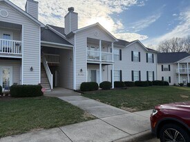 7143-F W Friendly Ave in Greensboro, NC - Building Photo