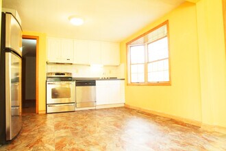 14 Lynn Cir in Naugatuck, CT - Building Photo - Building Photo