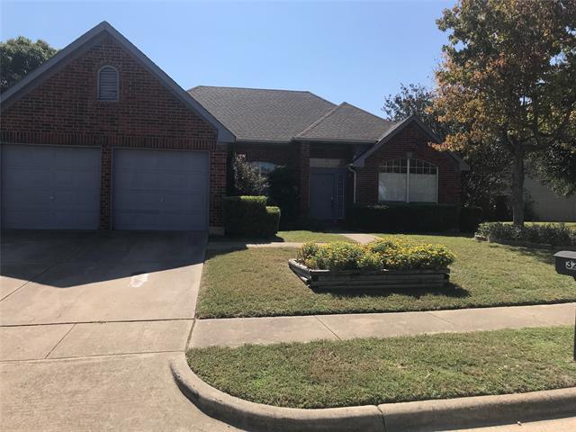 320 Pebblebrook Ln in Glenn Heights, TX - Building Photo