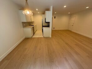 6345 Primrose Ave, Unit 7 in Los Angeles, CA - Building Photo - Building Photo