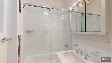 206 W 104th St in New York, NY - Building Photo - Building Photo