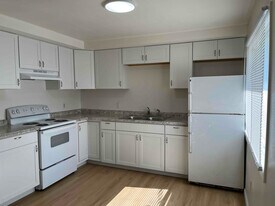 338 Willow St in Bremerton, WA - Building Photo