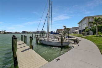 354 Harbour Dr in Naples, FL - Building Photo - Building Photo