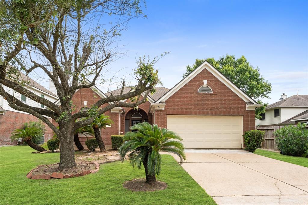 12214 Elk Meadow Dr in Stafford, TX - Building Photo