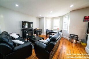 820 Parker St, Unit 3 in Boston, MA - Building Photo