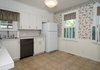 215 W John St photo'