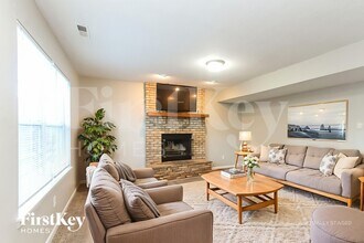 7626 Stockard St in Indianapolis, IN - Foto de edificio - Building Photo