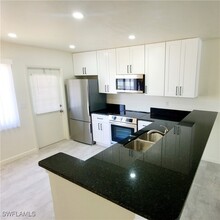4617 SW 8th Pl in Cape Coral, FL - Building Photo - Building Photo
