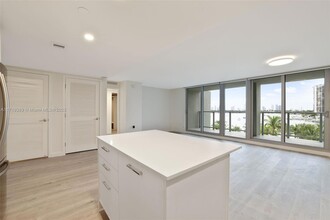 1504 Bay Rd, Unit N-1108 in Miami Beach, FL - Building Photo - Building Photo