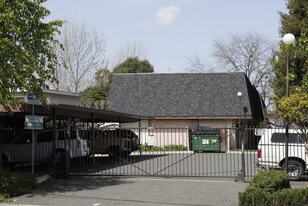 199 Harris Rd in Hayward, CA - Building Photo
