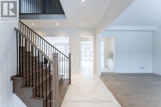 9 Mayflower Gdn in Adjala-Tosorontio, ON - Building Photo - Building Photo