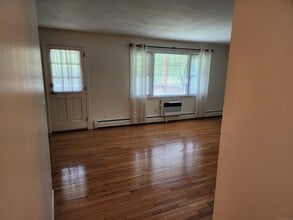 1465 C Willard Ave in Newington, CT - Building Photo - Building Photo