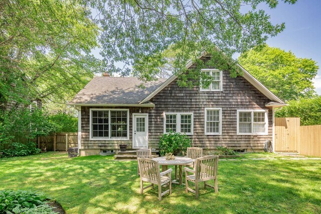 42 Osborne Ln in East Hampton, NY - Building Photo - Building Photo
