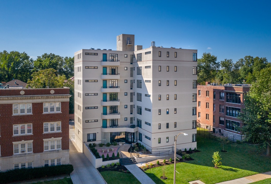 Tanjiers in St. Louis, MO - Foto de edificio