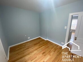 5662 N Ridge Ave in Chicago, IL - Foto de edificio - Building Photo